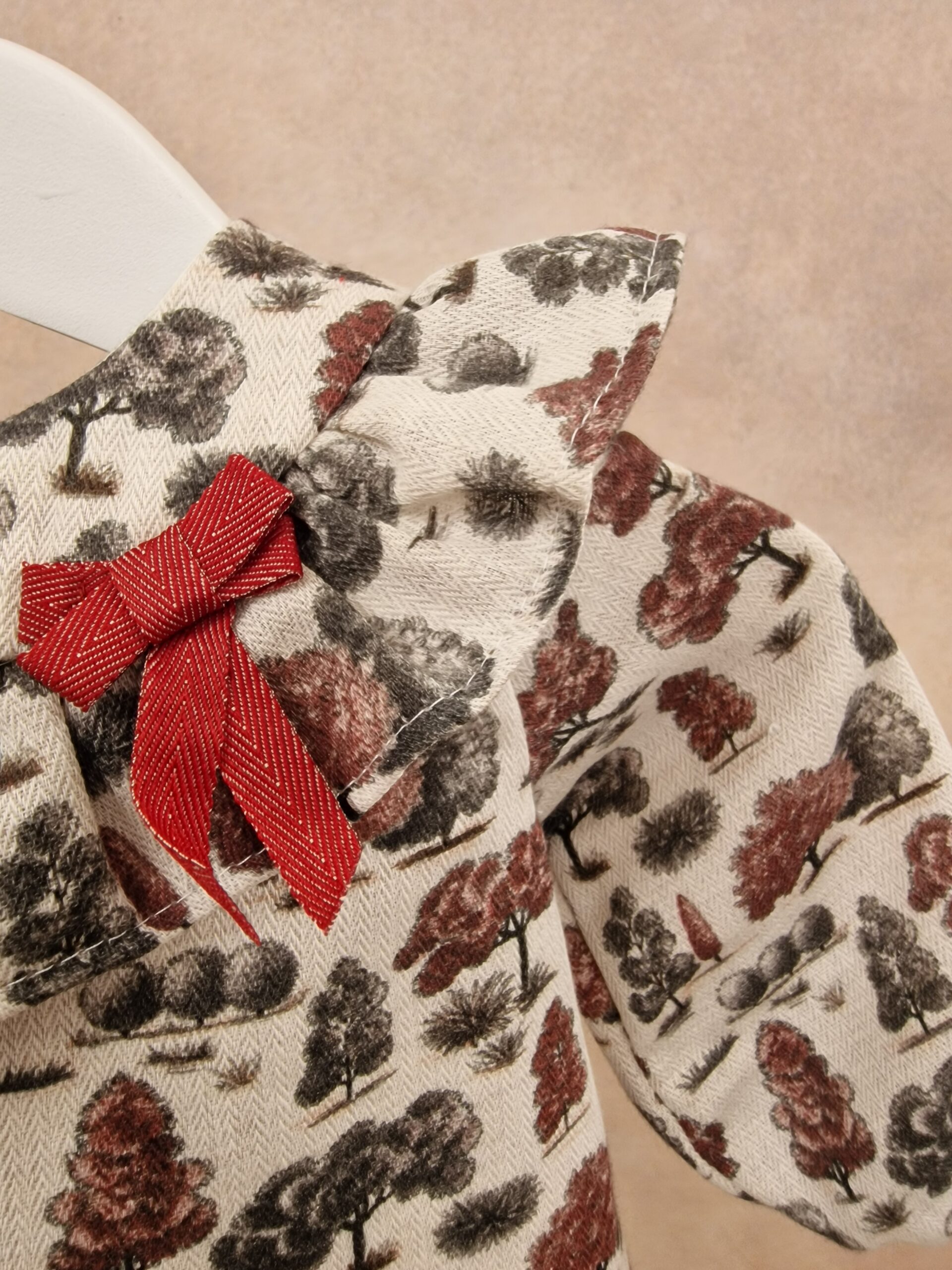 Vestido bebé estampado com folho e tapa-fralda - Imagem de 4
